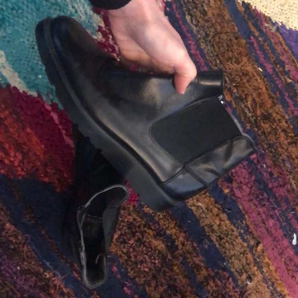 Kanna Spanish leather black short boots.